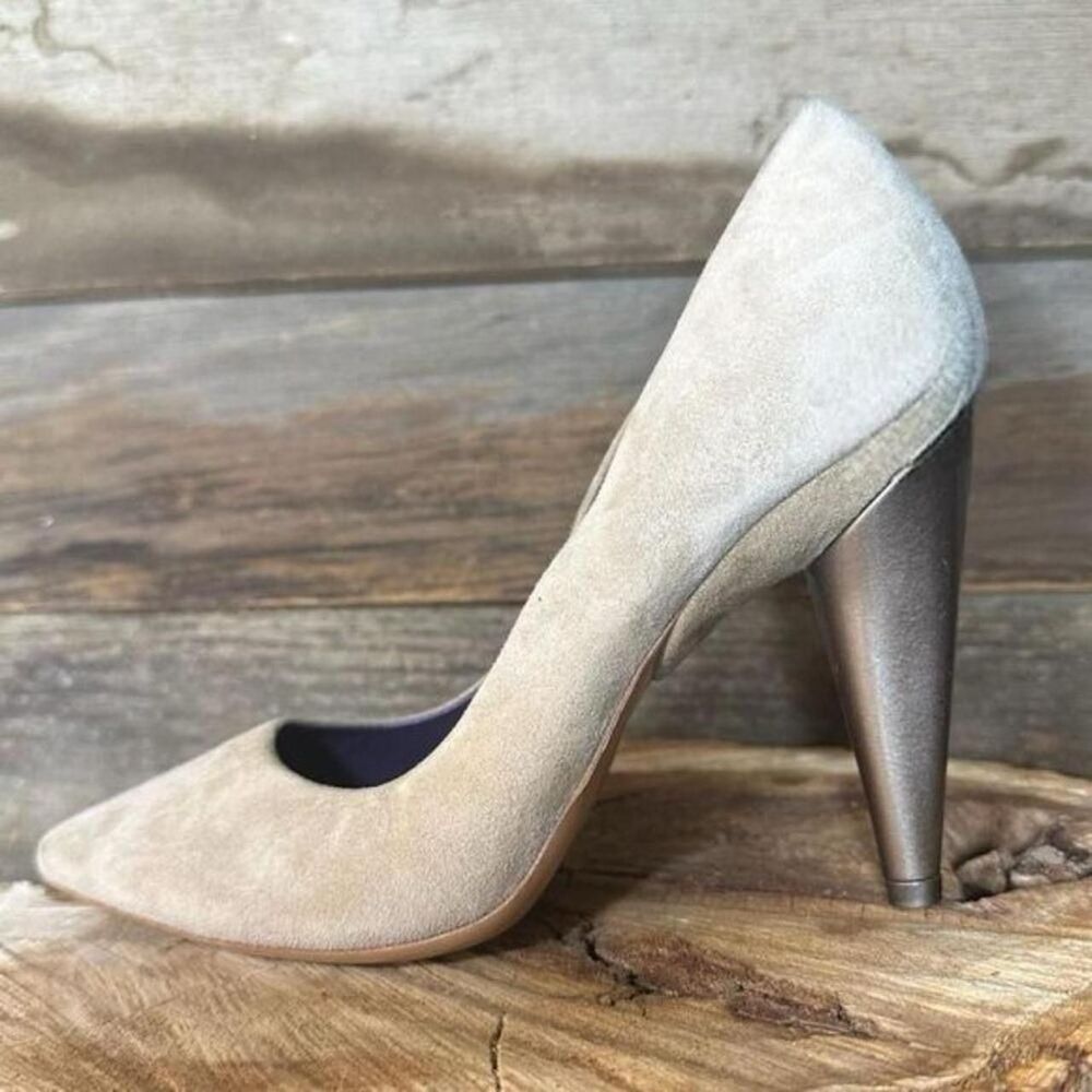 (1/17) New Vic Matie' Beige Suede Pumps sz 5.5 - Picture 5 of 7